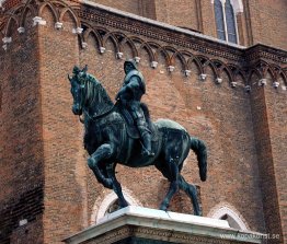 Ryttarstaty av condottiere Bartolomeo Colleoni