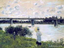 Promenaden nära bron Argenteuil